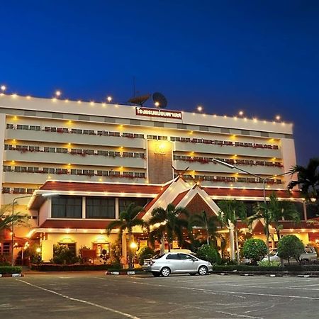 Maeyom Palace Hotel Phrae Exterior foto