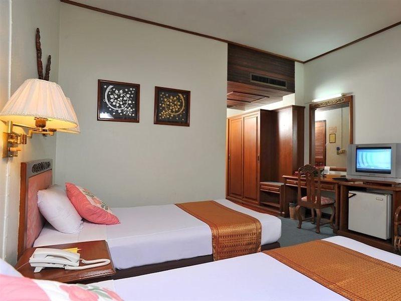 Maeyom Palace Hotel Phrae Exterior foto