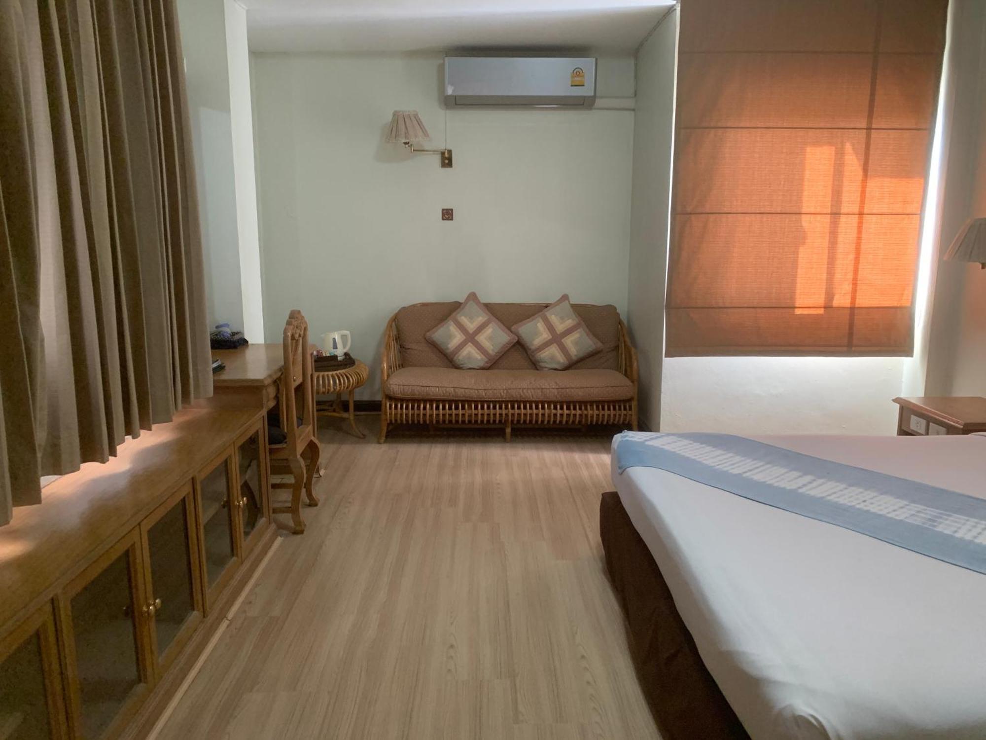 Maeyom Palace Hotel Phrae Exterior foto