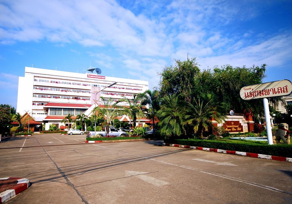 Maeyom Palace Hotel Phrae Exterior foto