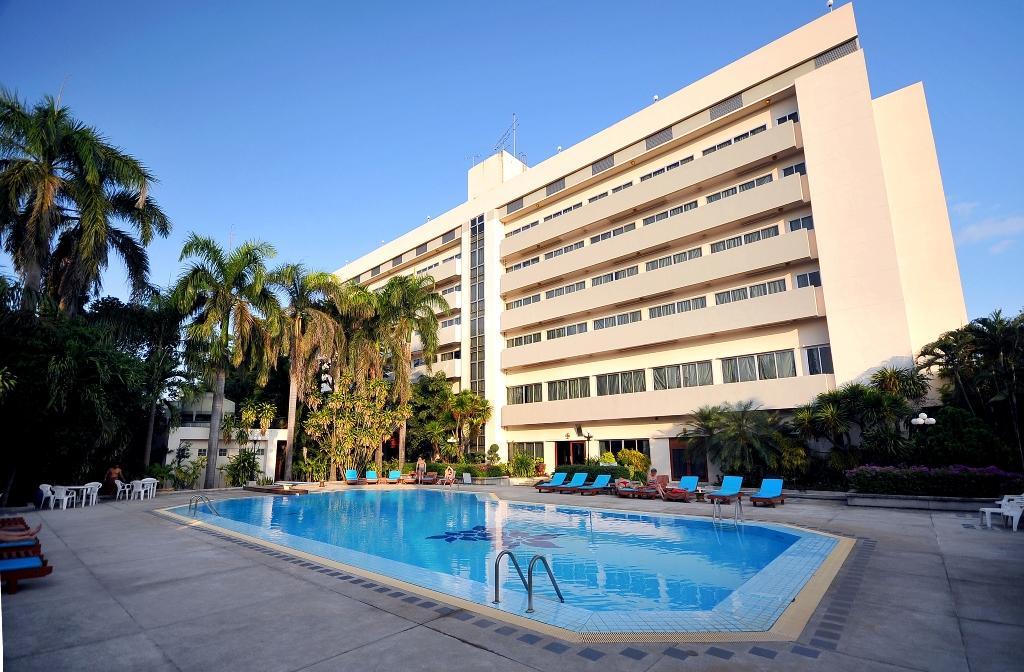 Maeyom Palace Hotel Phrae Exterior foto