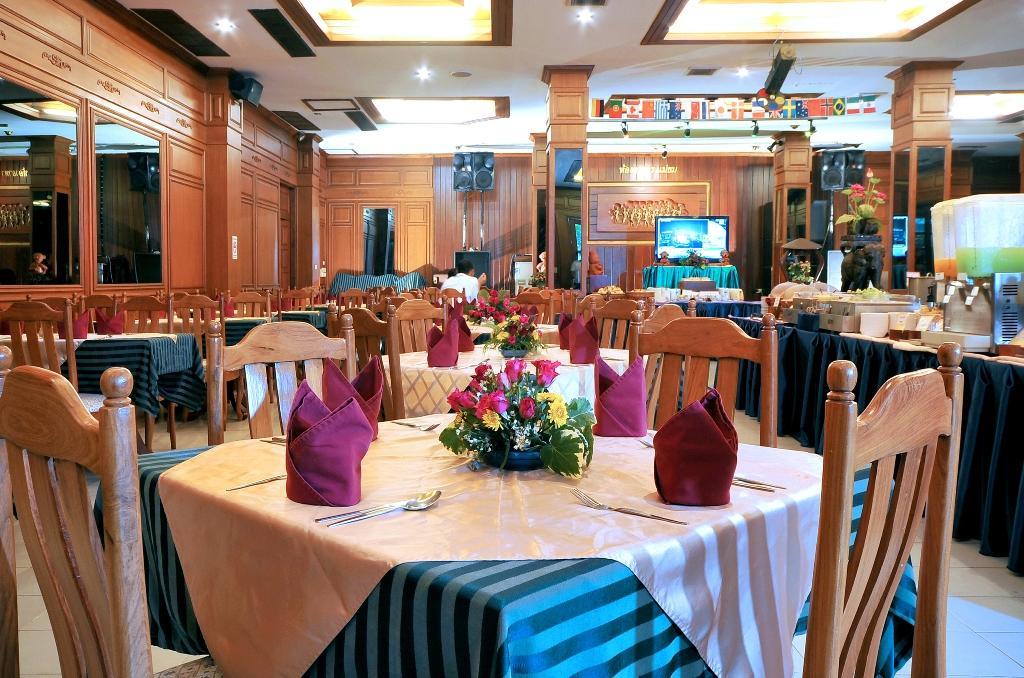 Maeyom Palace Hotel Phrae Exterior foto