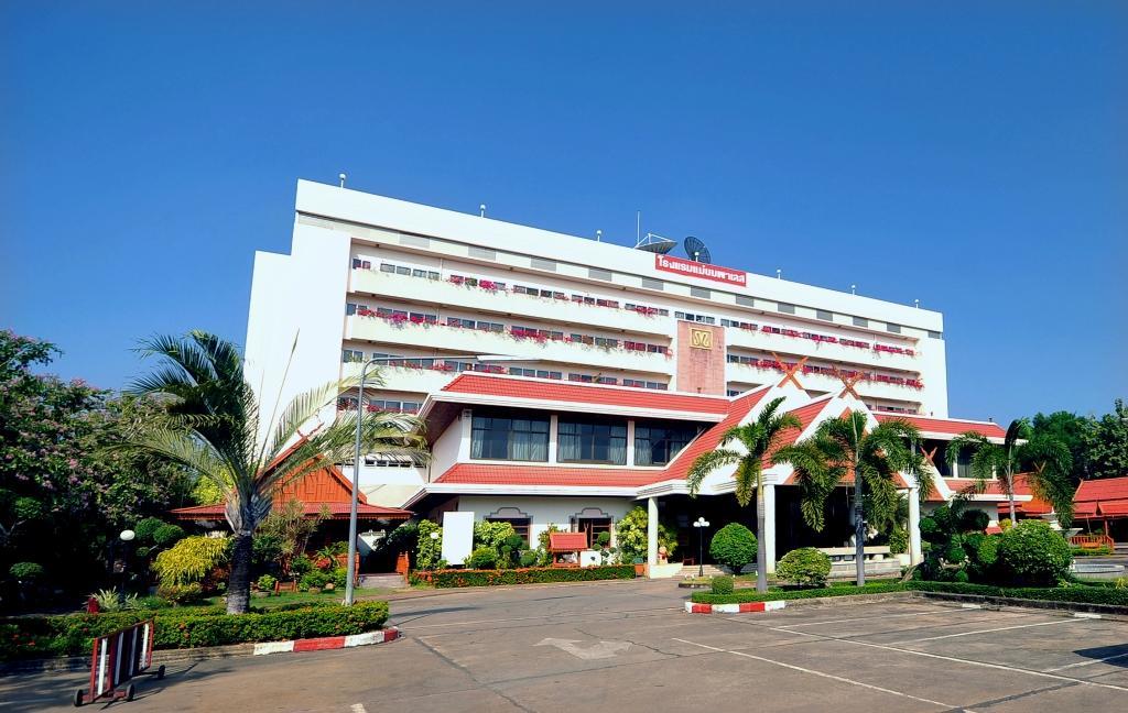 Maeyom Palace Hotel Phrae Exterior foto